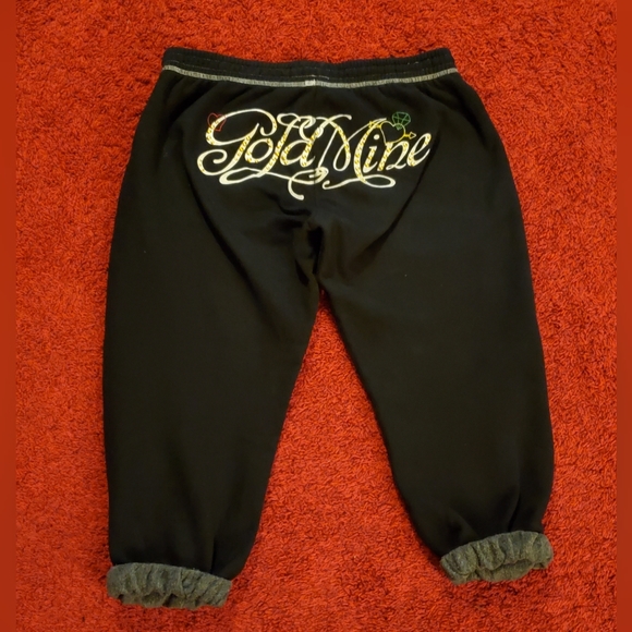 Women's Capri Sweatpants - Picture 3 of 3
